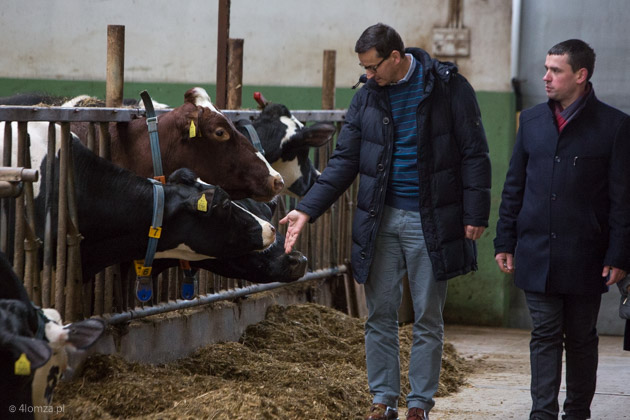 Tydzień temu premier Mateusz Morawiecki odwiedził jedno z gospodarstw mlecznych we wsi Rębiszewo Studzianki w powiecie wysokomazowieckim