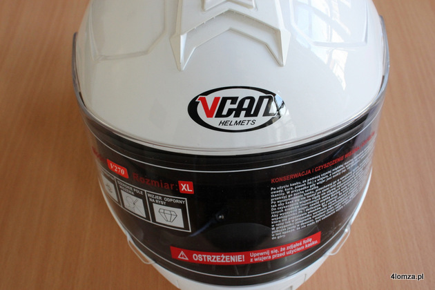 kask motocyklowy marki VCAN: XL koloru białego z transparentną szybą, zapewniający szerokie pole widzenia oraz wizjerem odpornym na rysy