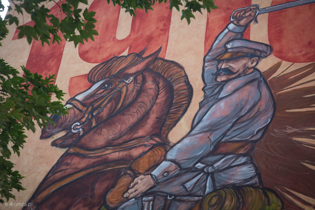 Piłsudski na „Kasztance” z placu Niepodległości w Łomży
