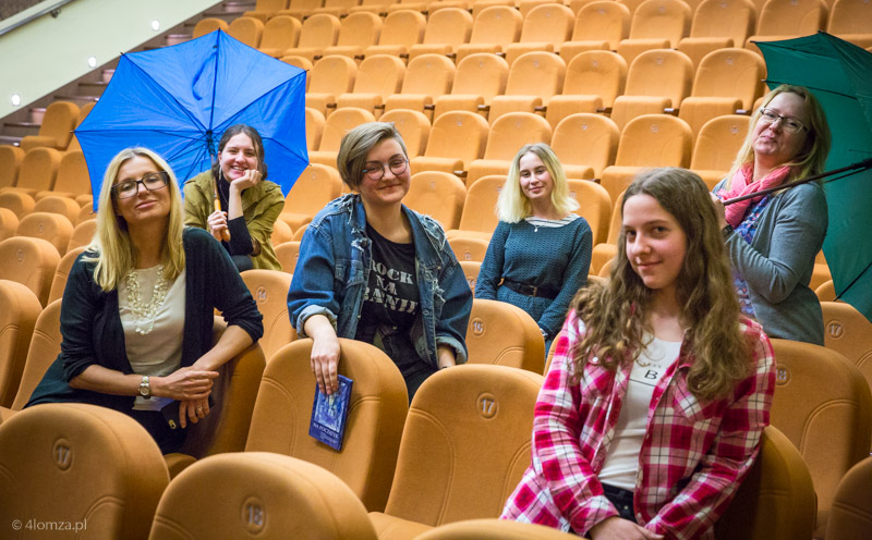 Marina Inshakova (nauczycielka jęz. angielskiego i rosyjskiego), Pola Grzech, Zuzia Choińska, Natalia Trzaska, Paulina Tomaszczyk i Katarzyna Duchnowska (nauczycielka jęz, polskiego)