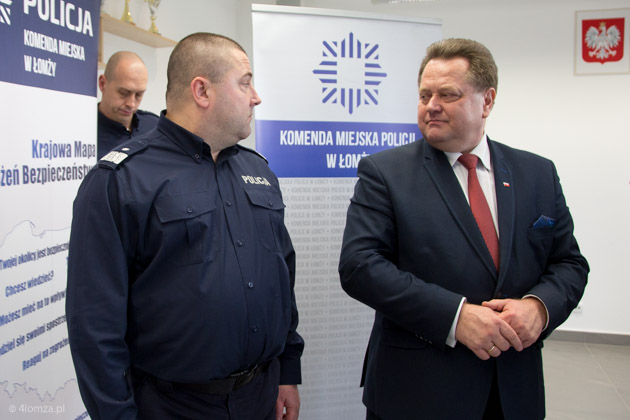 Komendant Wojewódzki Policji w Białymstoku Daniel Kołnierowicz i wiceminister SWiA oraz poseł RP Jarosław Zieliński