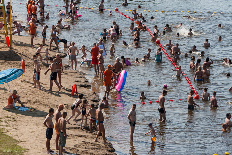 Plaża miejska nad Narwią to najpopularniejsze miejsce letniego wypoczynku mieszkańców Łomży. W upalne dni bywa tu nawet kilka tysięcy osób.