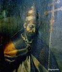 19 MAJA: 

Święty Celestyn V, papież (+1296)

Urodził się około r. 1215 w wieśniaczej rodzinie w Abruzzach. Wcześnie wstąpił do benedyktynów, potem zaś osiadł jako pustelnik na górze Morrone. Sława świętości sprawiła, że ściągnęło doń wielu uczniów, co stało się początkiem nowej kongregacji mniszej (1251), określanej później nazwą celestynów. Ten sam rozgłos świętości sprawił, że kardynałowie zebrani w Perugii wybrali go w czerwcu 1294 r. na następcę Mikołaja IV, a w ten sposób położyli kres długiemu wakansowi, który trwał ponad dwa lata. Wybór nie okazał się szczęśliwy. Piotr, który przybrał imię Celestyn, nie był przygotowany do pełnienia funkcji papieskich, a zamiłowanie do samotności, za którą nieustannie tęsknił, nie ułatwiało mu przystosowania się do nich.