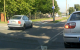 Kierowca passata ominął korek na ul. Przykoszarowej gnając do przodu po chodniku i ścieżce rowerowej przed „Mechaniakiem”.