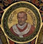 Błogosławiony Eugeniusz III, papież (1145-1153)

c.d. Na razie zatrzymał się w Viterbo. Tymczasem ogłoszona przez niego krucjata okazała się fiaskiem. Król francuski i św. Bernard poczęli więc robić przygotowania do następnej. Nie było to po myśli Eugeniusza, ale w końcu projekt zatwierdził. I na projekcie wszystko się skończyło... Nie lepiej miały się sprawy w Italii. Nie mogąc osiąść w Rzymie, papież przebywał w Albano, Segni i Ferentino i dopiero pod koniec 1152 r., wezwany przez lud samego Rzymu, wrócił do swego pałacu na Lateranie. Reszta dni upłynęła mu we względnym spokoju. Zużytkował je dla dobra Kościoła, będąc, jak poprzednio, w ścisłej łączności z Bernardem. Jemu to ten wybitny mąż dedykował serię listów zebranych w traktat De consideratione. Oddaliwszy się w czasie letnich upałów z miasta, Eugeniusz umarł po krótkiej chorobie w Tivoli 8 lipca 1153 r. Jego kult, żywy zwłaszcza u cystersów, zaaprobowano dopiero w r. 1872.