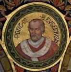 Błogosławiony Eugeniusz III, papież (1145-1153)
c.d. Na razie zatrzymał się w Viterbo. Tymczasem ogłoszona przez niego krucjata okazała się fiaskiem. Król francuski i św. Bernard poczęli więc robić przygotowania do następnej. Nie było to po myśli Eugeniusza, ale w końcu projekt zatwierdził. I na projekcie wszystko się skończyło... Nie lepiej miały się sprawy w Italii. Nie mogąc osiąść w Rzymie, papież przebywał w Albano, Segni i Ferentino i dopiero pod koniec 1152 r., wezwany przez lud samego Rzymu, wrócił do swego pałacu na Lateranie. Reszta dni upłynęła mu we względnym spokoju. Zużytkował je dla dobra Kościoła, będąc, jak poprzednio, w ścisłej łączności z Bernardem. Jemu to ten wybitny mąż dedykował serię listów zebranych w traktat De consideratione. Oddaliwszy się w czasie letnich upałów z miasta, Eugeniusz umarł po krótkiej chorobie w Tivoli 8 lipca 1153 r. Jego kult, żywy zwłaszcza u cystersów, zaaprobowano dopiero w r. 1872.