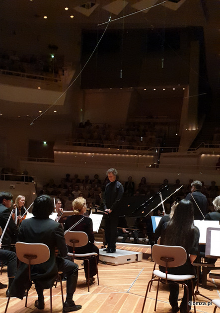 Jan Miłosz Zarzycki poprowadził German National Orchestra podczas świątecznego koncertu w Filharmonii Berlińskiej