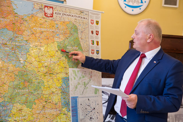 Poseł Lech Antoni Kołakowski 26 marca 2019 r. zaprezentował swój wariant przebiegu linii kolejowej obok Łomży.