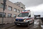 Foto: Karetki zabrały pierwszych pacjentów ze szpital...