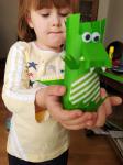 Foto: Hania ze swoją nową zabawką