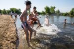 Foto: Młodzieńczy zew wolności na dzikiej plaży w Łomży