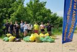 Foto: Dzika plaża Alabama nad Narwią trochę czystsza