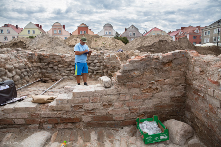 Archeolog Mieczysław Bienia w wieży ratusza z XVI w.