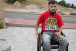 Foto: Inwalida uwięziony na własnym podwórku
