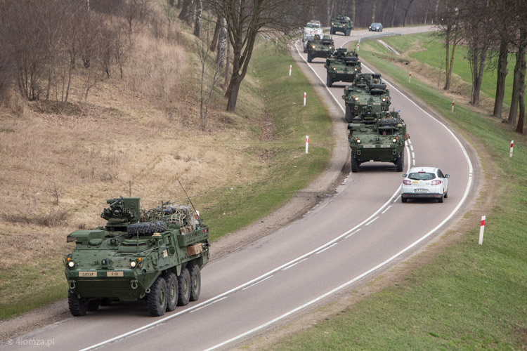 N/z wojska NATO (amerykańskie) w drodze do Orzysza w marcu 2017 roku