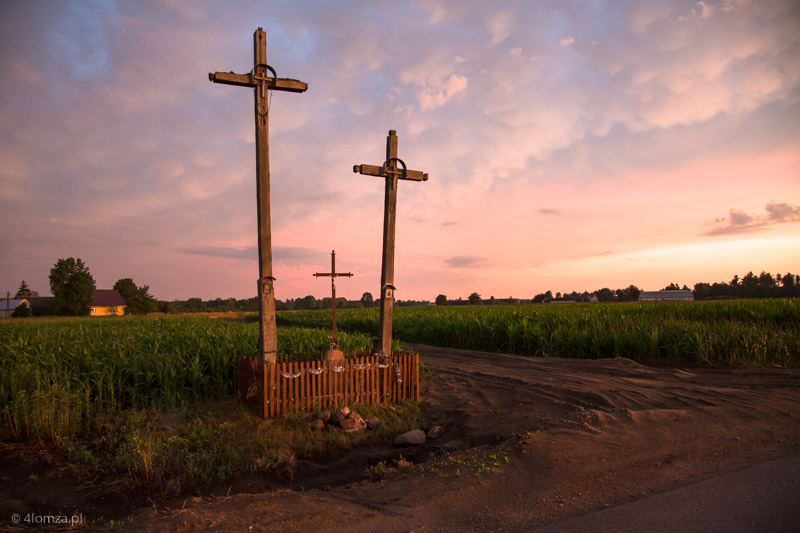 Krzyże przy kurpiowskiej drodze