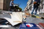 Foto: Książkowy happening przed biblioteką