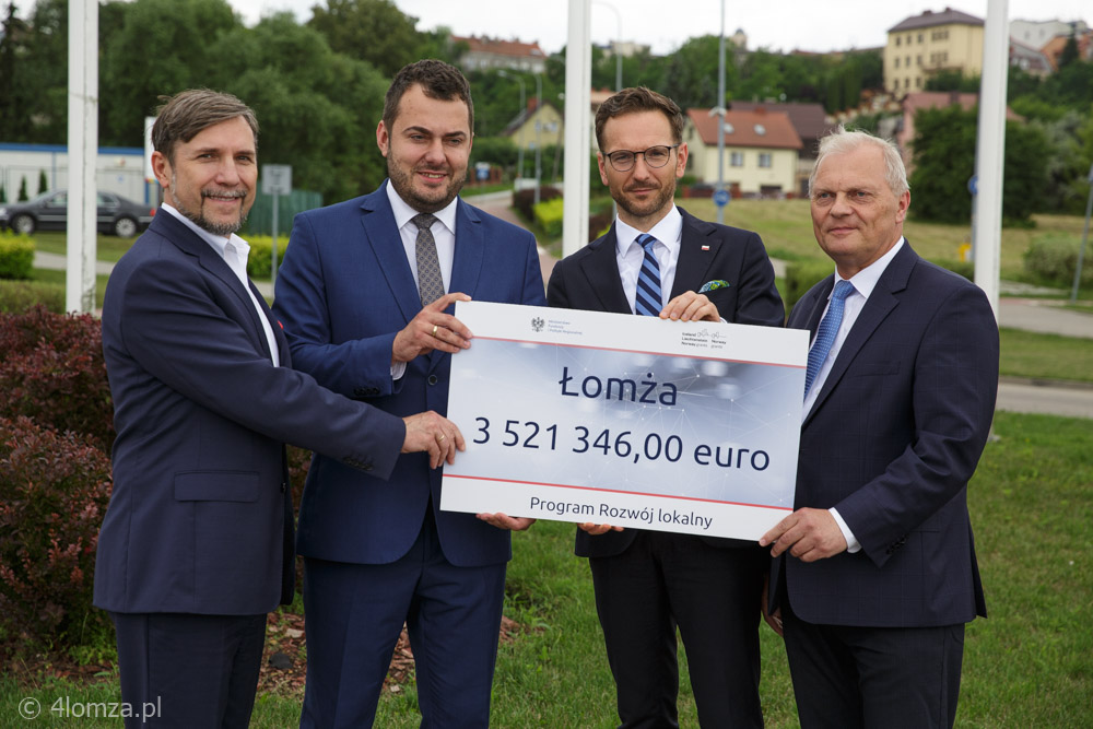 Wiceprezydent Andrzej Garlicki, prezydent Łomży Mariusz Chrzanowski, wiceminister funduszy i polityki regionalnej Waldemar Buda i poseł Lech Kołakowski