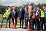 Foto: Premier Morawiecki otworzył pod Łomżą kolejny f...