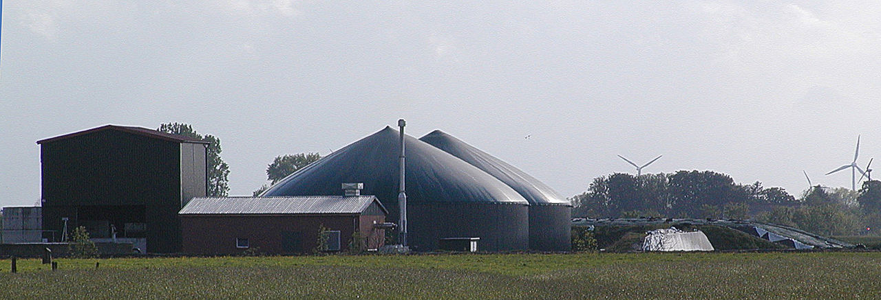 Biogazownia (Autorstwa Ra Boe - selbst fotografiert DigiCam C2100UZ, CC BY-SA 2.5, https://commons.wikimedia.org/w/index.php?curid=2103919)