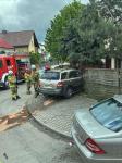 Foto: Wjechał w mercedesa i w płot